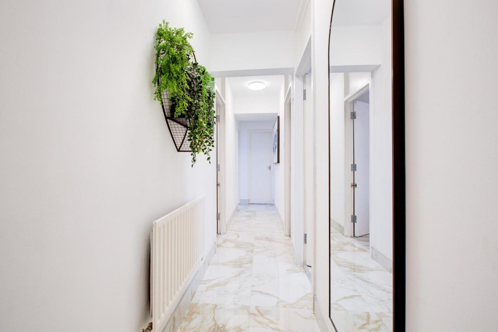 Appartement Central 4-Bedroom Gem Stylish & Walk-Able To Everything *